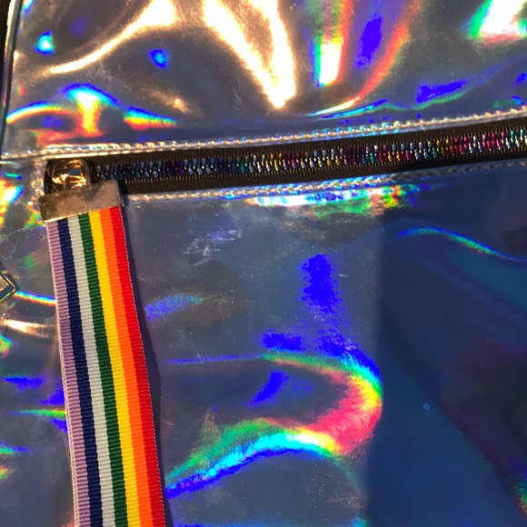 A bag - Picture 3 of 5